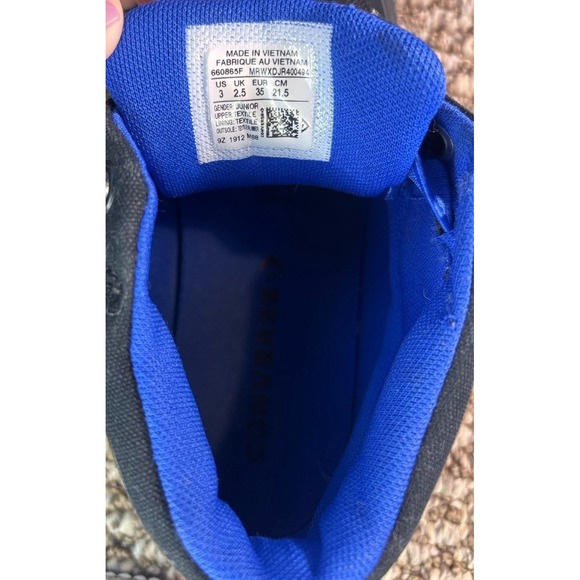 Boys Black w/blue Chuck Taylor shoes. Size 3 - Picture 3 of 5